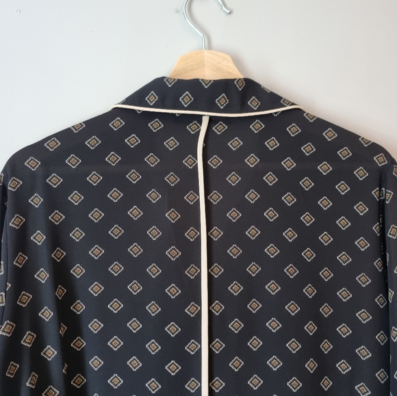 MARKS AND SPENCER COLLECTION Black Patterned Shirt Covered Buttons Wide Cuffs 14 - Picture 11 of 16